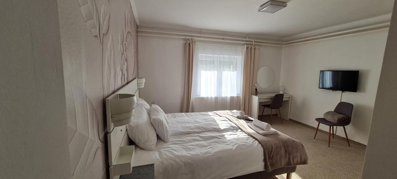 Lugas Apartman Miskolctapolca 2 Haloszoba Dezsa Es Jakuzzi Koezel A Barlangfuerdohoez Exterior photo