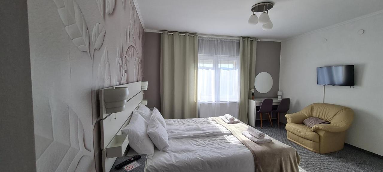 Lugas Apartman Miskolctapolca 2 Haloszoba Dezsa Es Jakuzzi Koezel A Barlangfuerdohoez Exterior photo