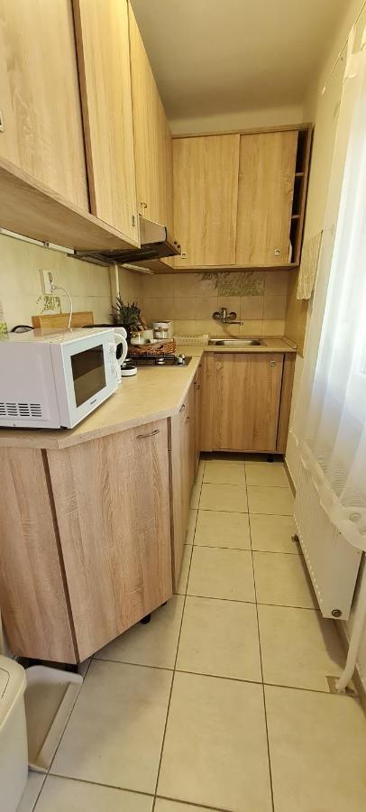 Lugas Apartman Miskolctapolca 2 Haloszoba Dezsa Es Jakuzzi Koezel A Barlangfuerdohoez Exterior photo