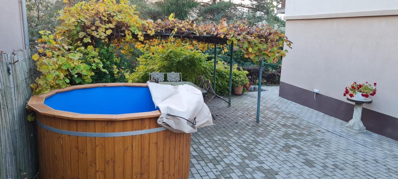 Lugas Apartman Miskolctapolca 2 Haloszoba Dezsa Es Jakuzzi Koezel A Barlangfuerdohoez Exterior photo