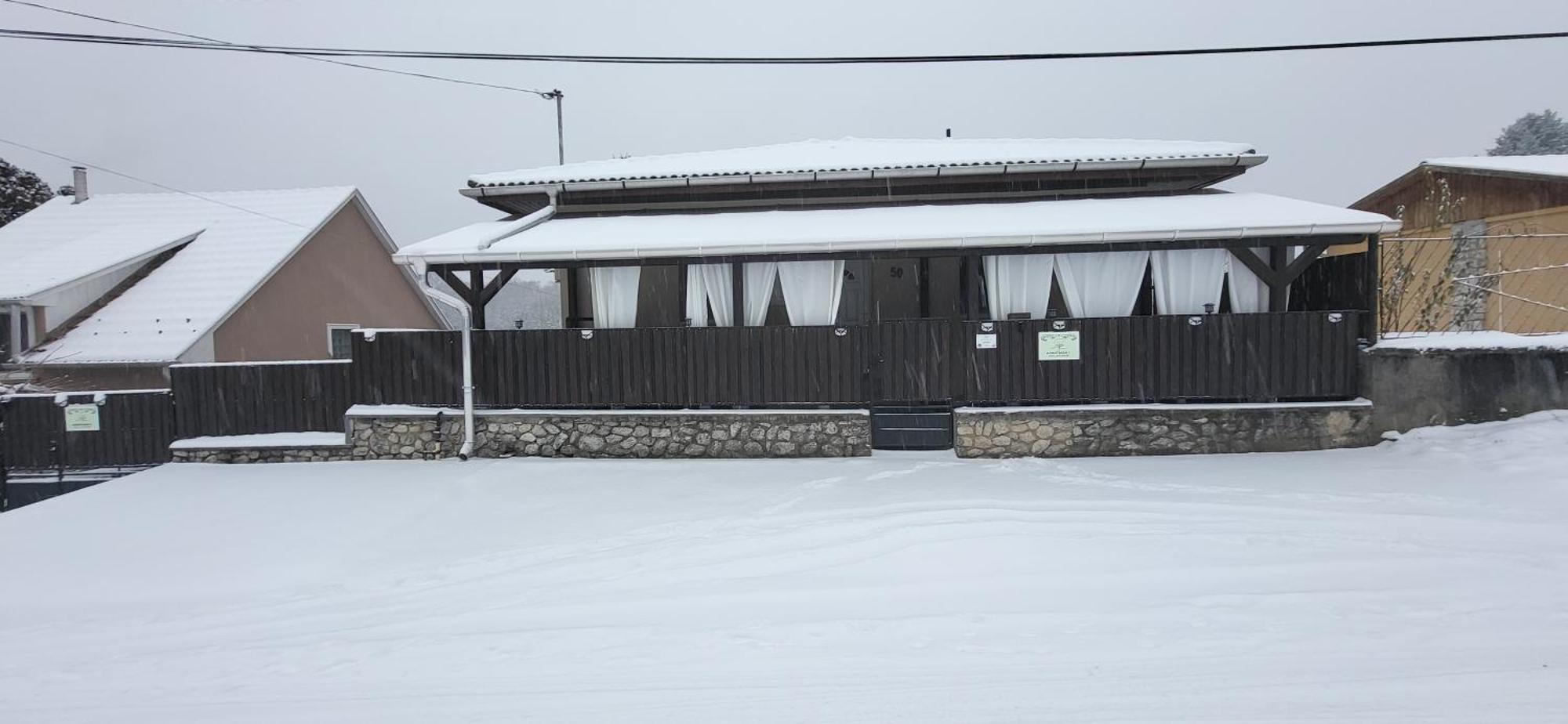 Lugas Apartman Miskolctapolca 2 Haloszoba Dezsa Es Jakuzzi Koezel A Barlangfuerdohoez Exterior photo