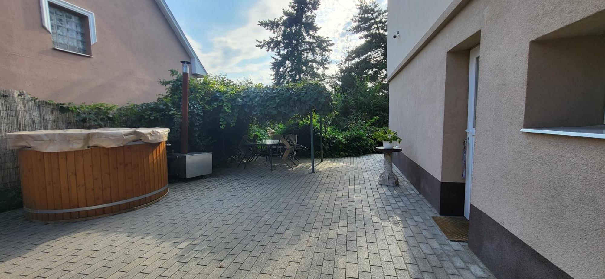 Lugas Apartman Miskolctapolca 2 Haloszoba Dezsa Es Jakuzzi Koezel A Barlangfuerdohoez Exterior photo
